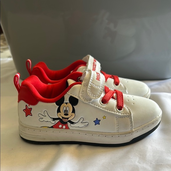 White and Red Low-Top Sneakers with Strap - Picture 2 of 6